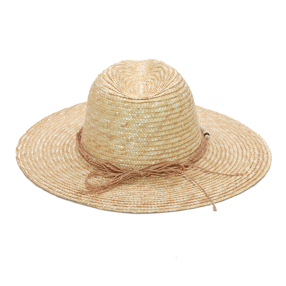 כובע פנמה עם סרט חרוזים וצדפות